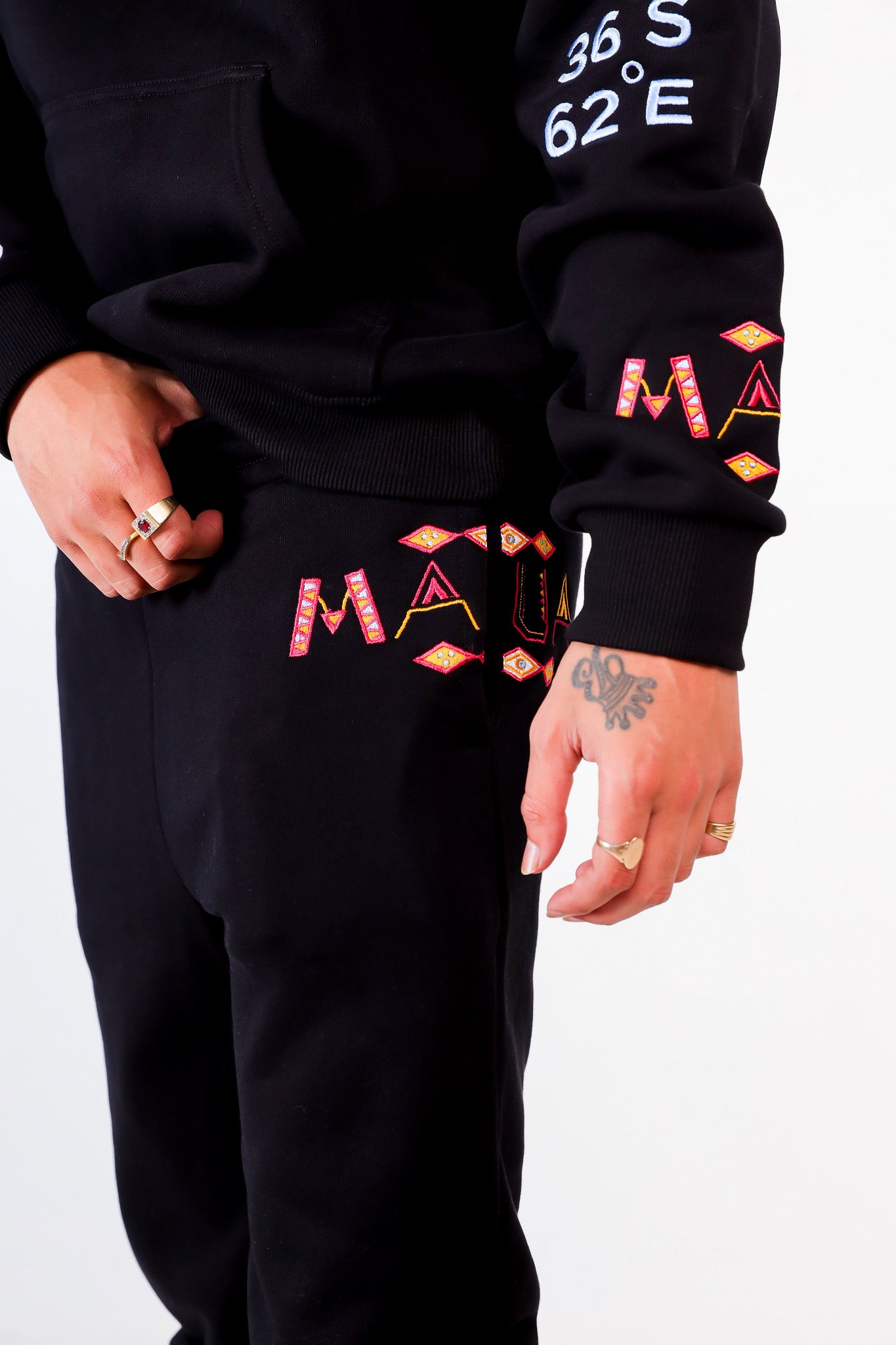 NOIR  MAASAI SWEATPANTS