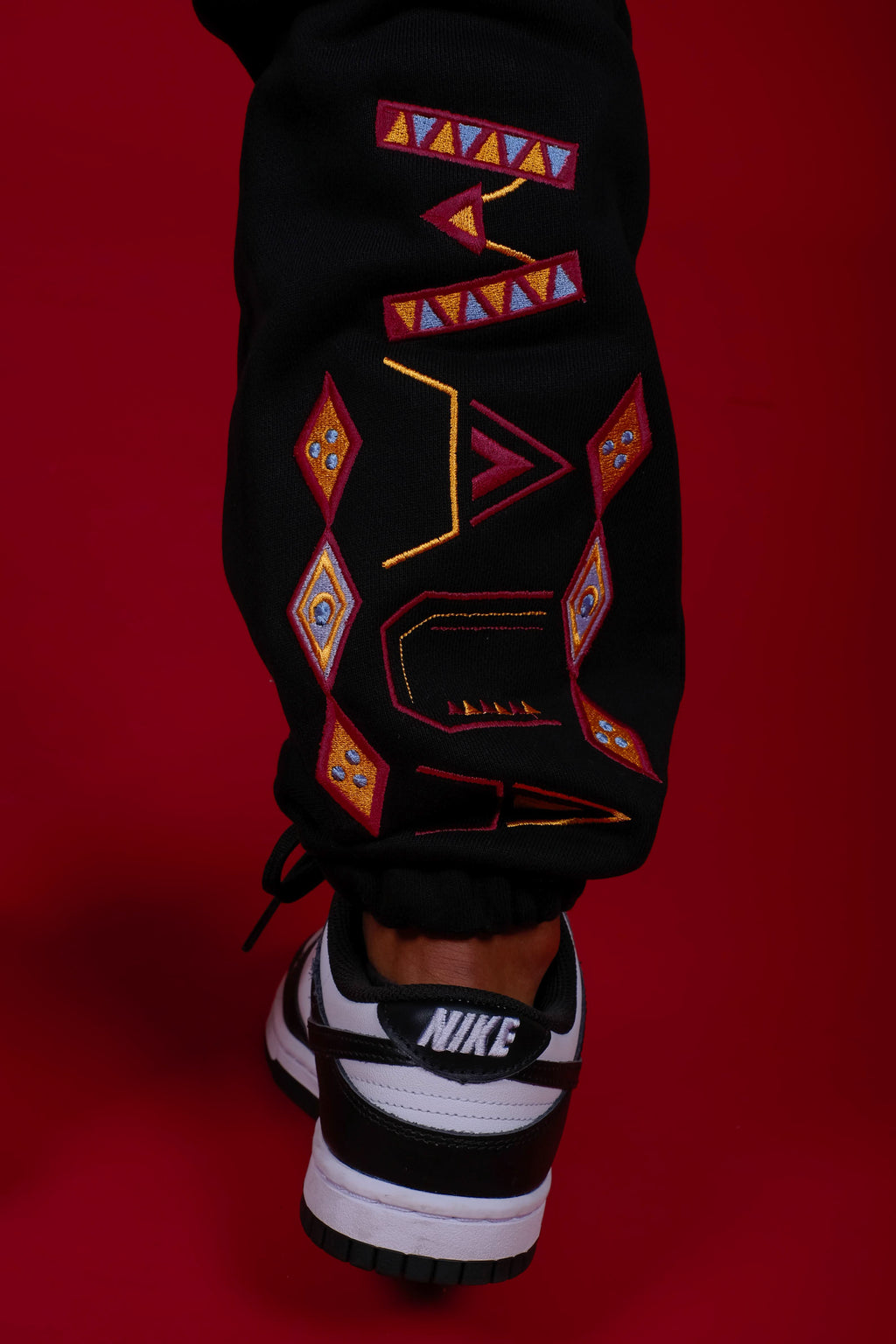 NOIR  MAASAI SWEATPANTS